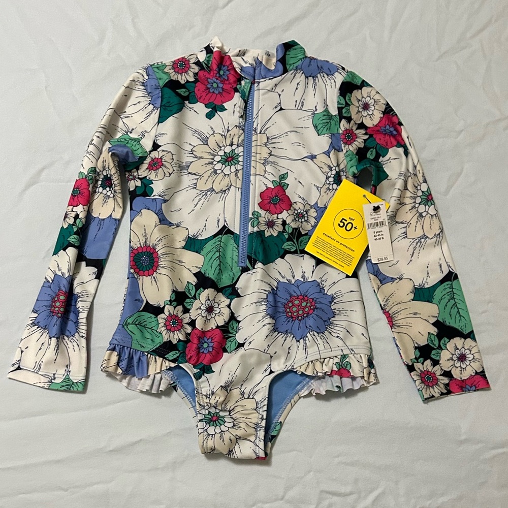 NWT Gap Rashguard Swimsuit, size 5 Years